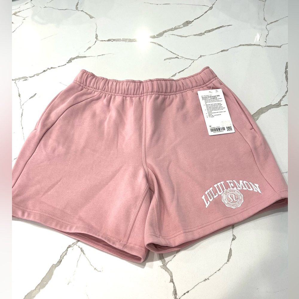 NWT LULULEMON SCUBA OVERSIZED MR SHORT 7” GRAPHIC